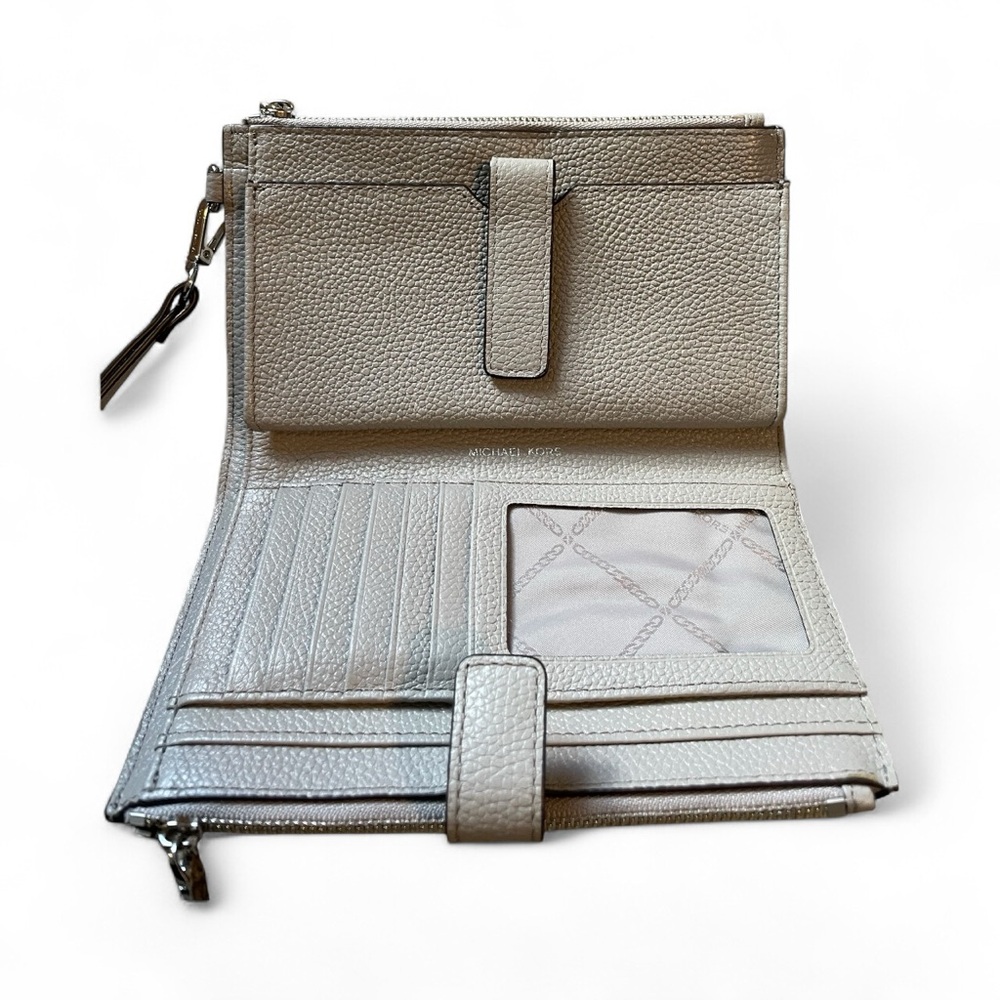 Michael Kors Elegant Gray Tote and Wallet - Picture 3 of 4